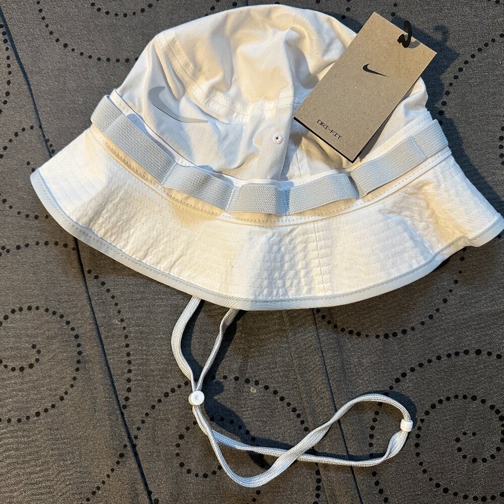 NIKE DRI FIT APEX BUCKET #100 WHITE L. GRAY HAT SIZE L OR M UNISEX NWT $34.00
